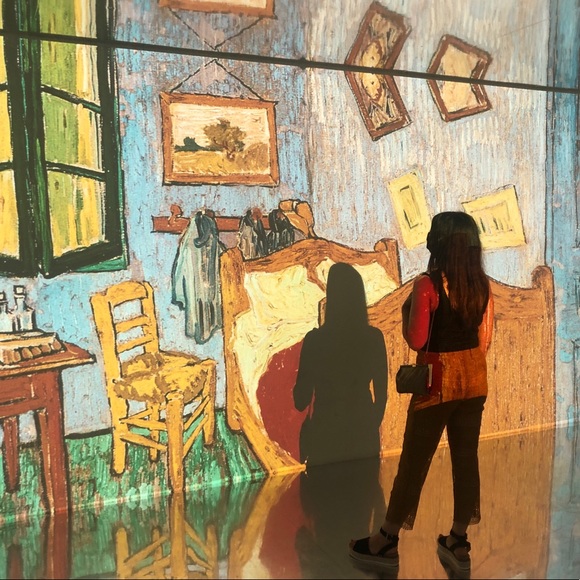 Meet your Posher, Nicole - Picture 1 of 1